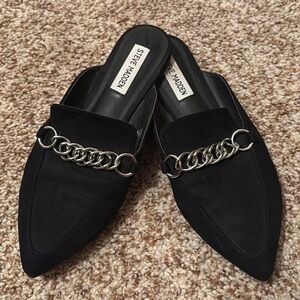 Steve Madden ✨ Black Mules with Silver Chain Accent
